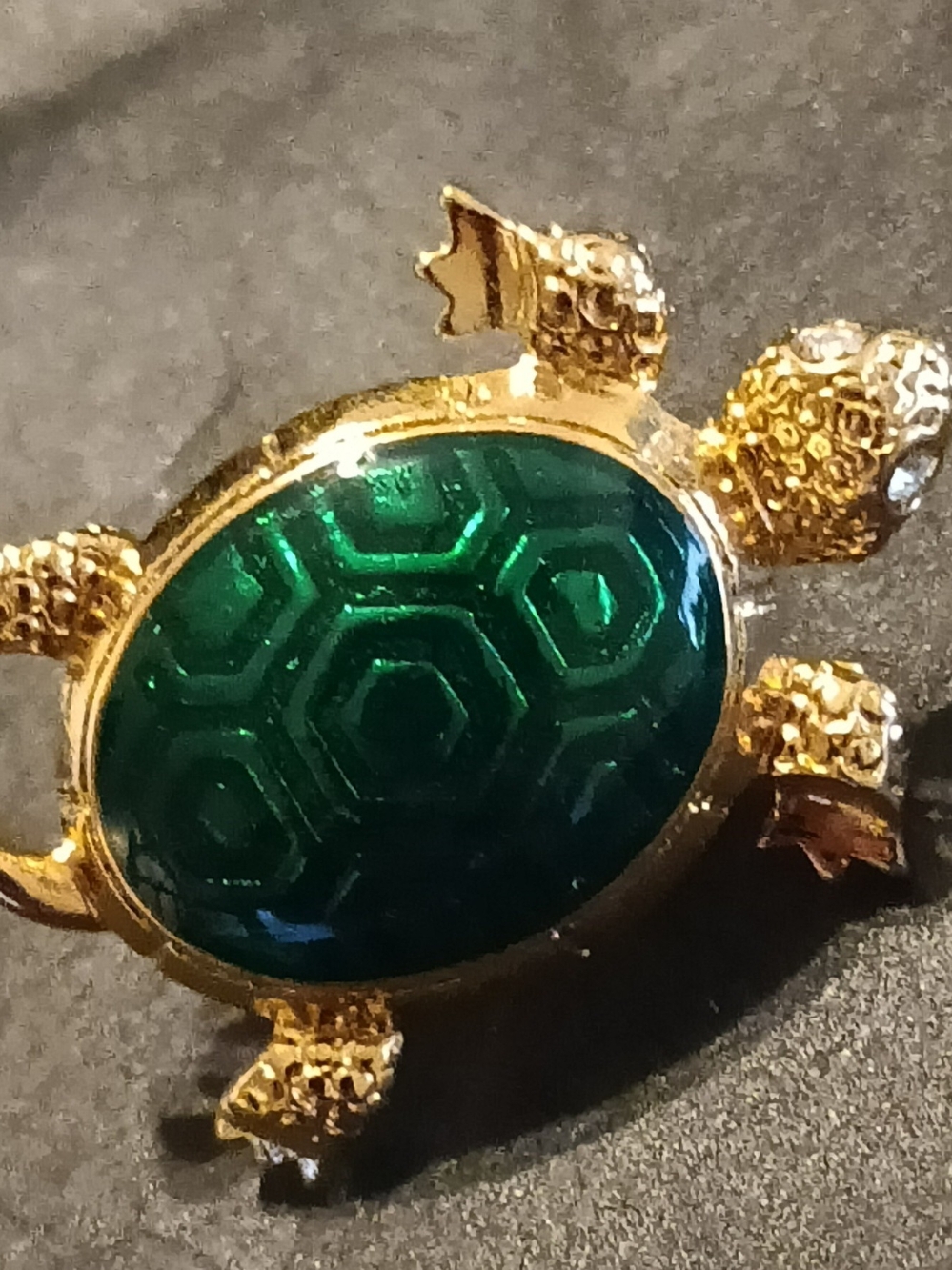 Avon Gold-Tone Turtle Brooch with Deep Green Enamel Shell